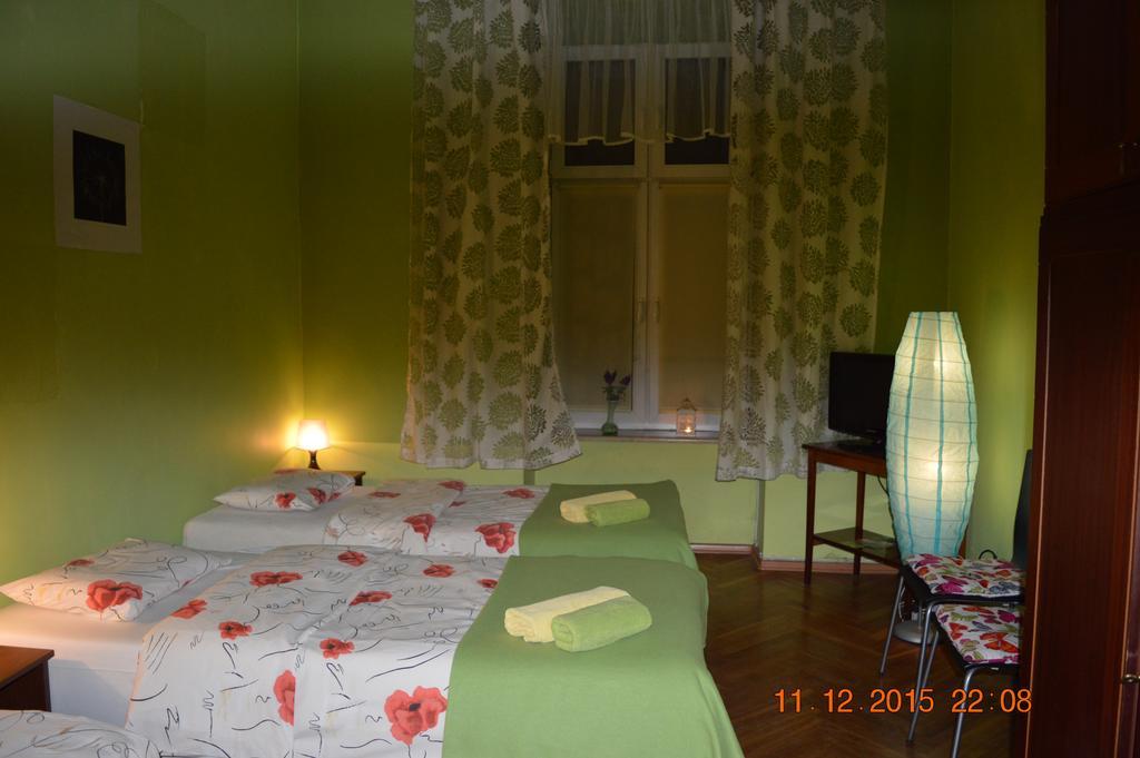 كراكوفيا Honey Hostel الغرفة الصورة