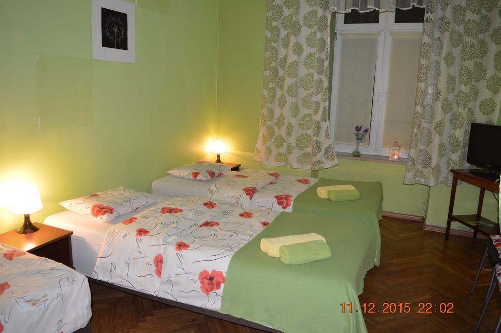 كراكوفيا Honey Hostel الغرفة الصورة
