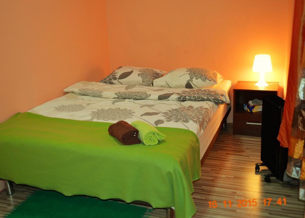 كراكوفيا Honey Hostel الغرفة الصورة
