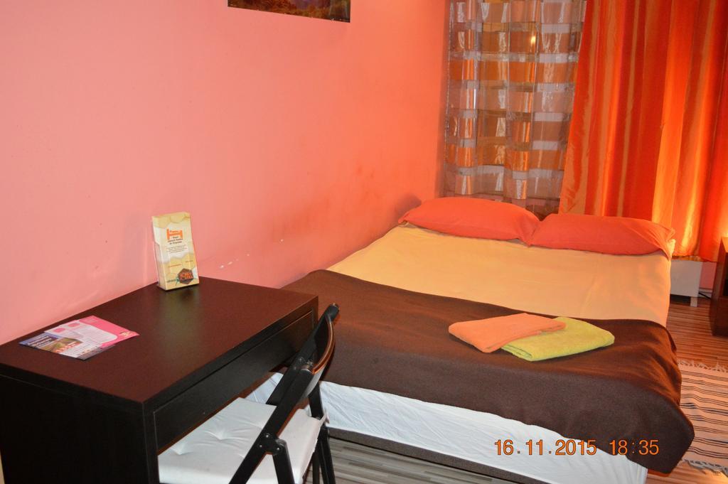 كراكوفيا Honey Hostel الغرفة الصورة