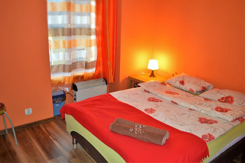 كراكوفيا Honey Hostel الغرفة الصورة