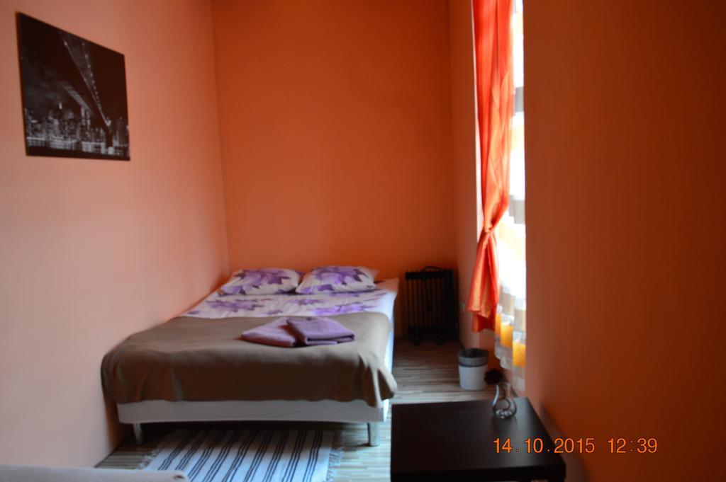 كراكوفيا Honey Hostel الغرفة الصورة